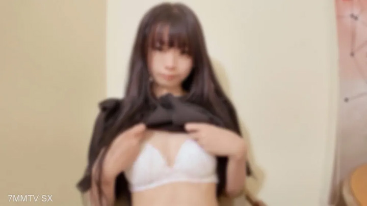 fc2-ppv-4761757-990點至10月7日-第一次拍攝專門研究19種美容產品。她身材嬌小的身體在鏡頭前害羞,但她很高興地抽搐